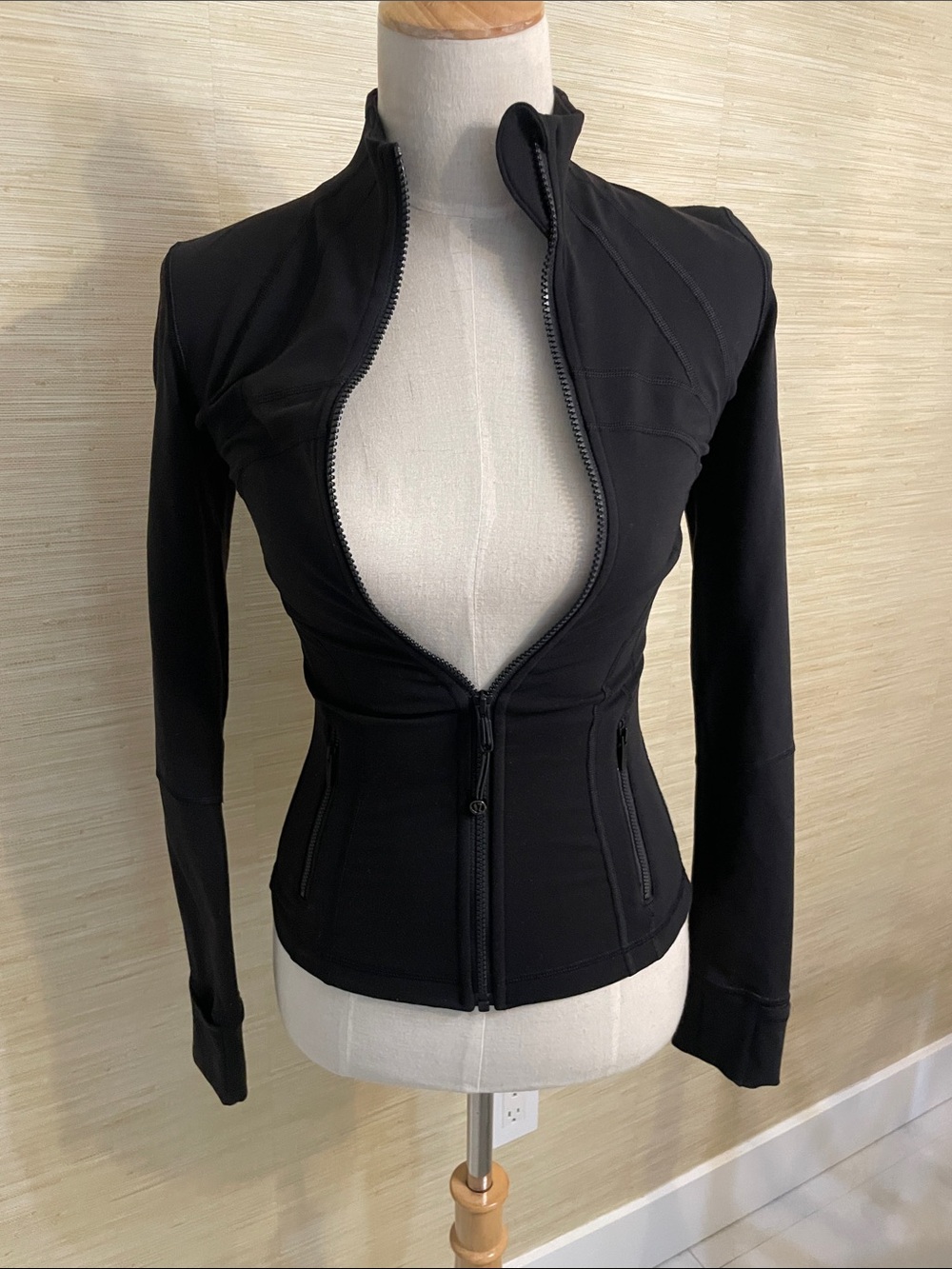 Lululemon Black Women's Zip-Front Active Jacket Size 2
